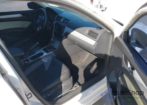 2013 Volkswagen Passat 2.5L Se z USA, uszkodzony, nr VIN 1VWBH7A37DC085262